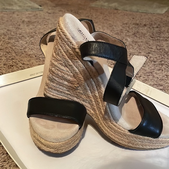 Wedge Sandals - Picture 2 of 2